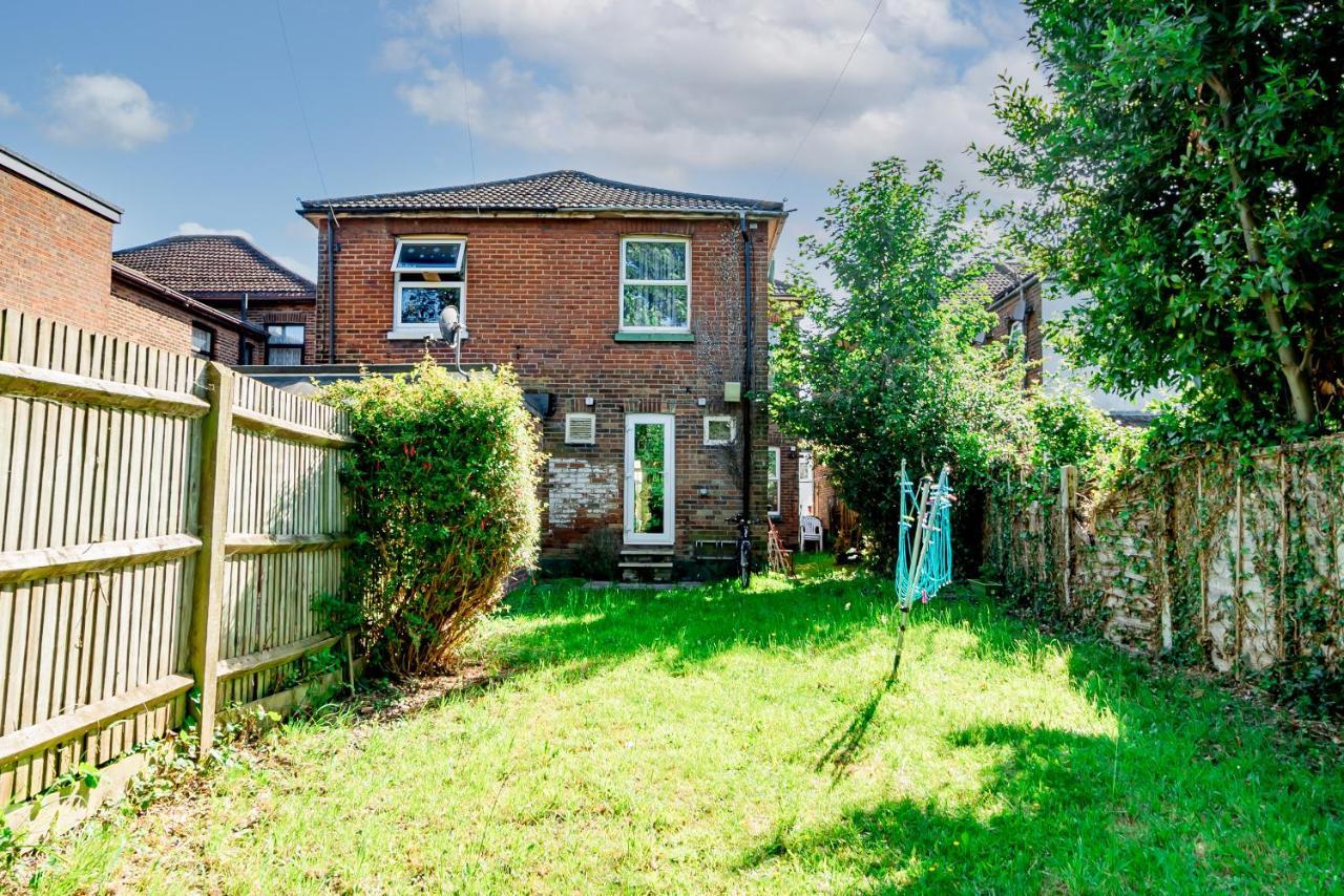 Shirley House 1, Guest House, Self Catering, Self Check In With Smart Locks, Use Of Fully Equipped Kitchen, Walking Distance To Southampton Central, Excellent Transport Links, Ideal For Longer Stays Экстерьер фото